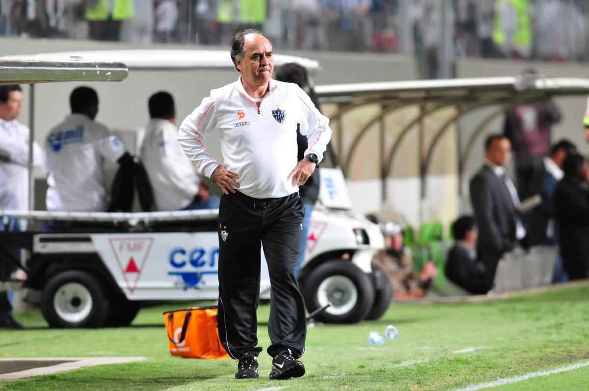 Treinador voltou ao Atltico aps sete anos e viu o time sair derrotado para o Grmio, no Horto, por 3 a 0