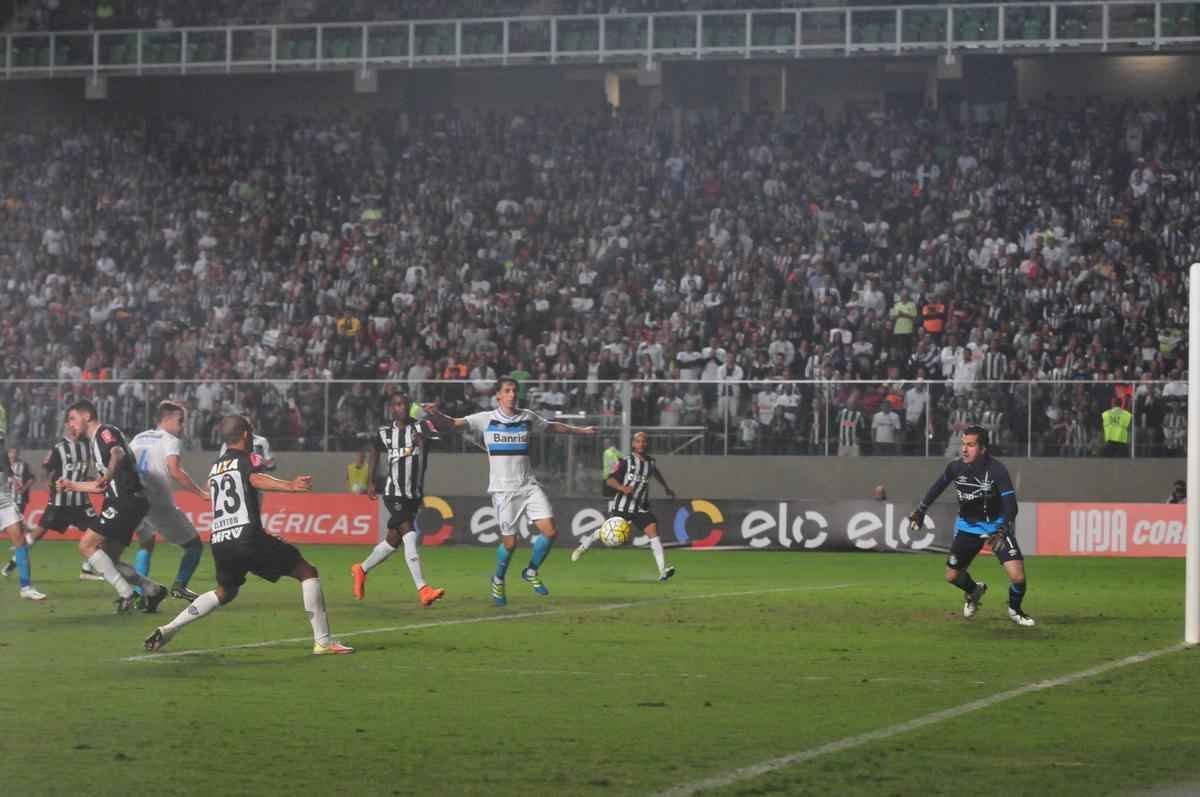 Galo perdeu por 3 a 0 para o Tricolor Gacho, nesta quinta-feira, no Independncia