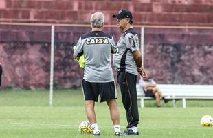 Com 10 desfalques, Marcelo Oliveira comandou treino em Salvador fechado para a imprensa