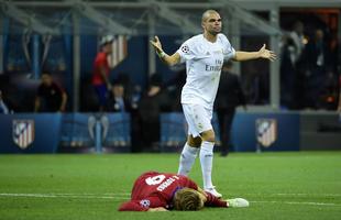 Pepe cometeu pnalti, e atleticano Antoine Griezmann desperdiou, mandando no travesso do Real