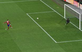 Pepe cometeu pnalti, e atleticano Antoine Griezmann desperdiou, mandando no travesso do Real
