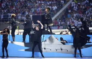 Italiano Andrea Bocelli e norte-americana Alicia Keys se apresentaram antes da grande final