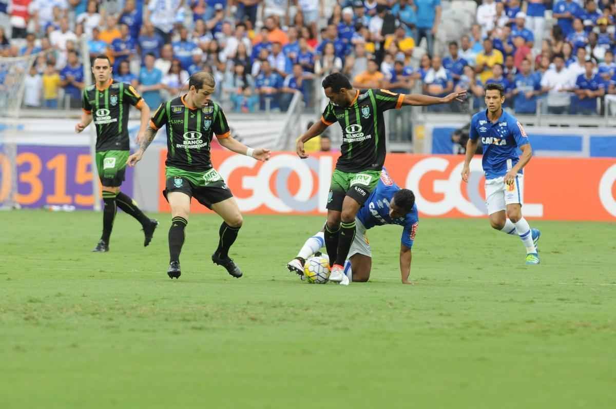 Imagens do jogo entre Cruzeiro e Amrica, pela 4 rodada da Srie A, no Mineiro