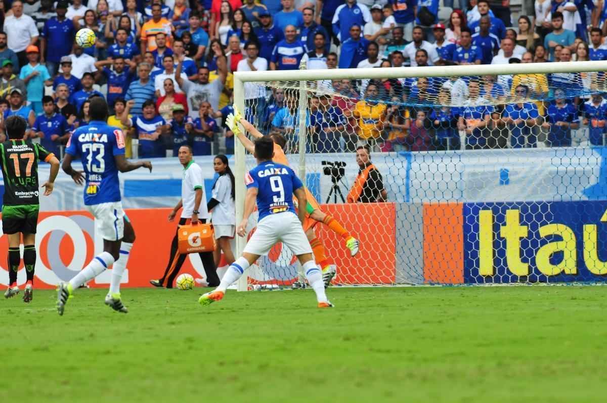 Imagens do jogo entre Cruzeiro e Amrica, pela 4 rodada da Srie A, no Mineiro