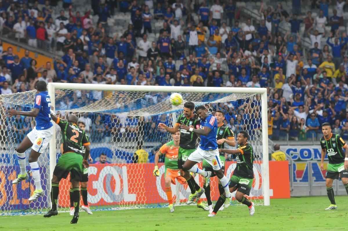 Imagens do segundo tempo do clssico entre Cruzeiro e Amrica, no Mineiro