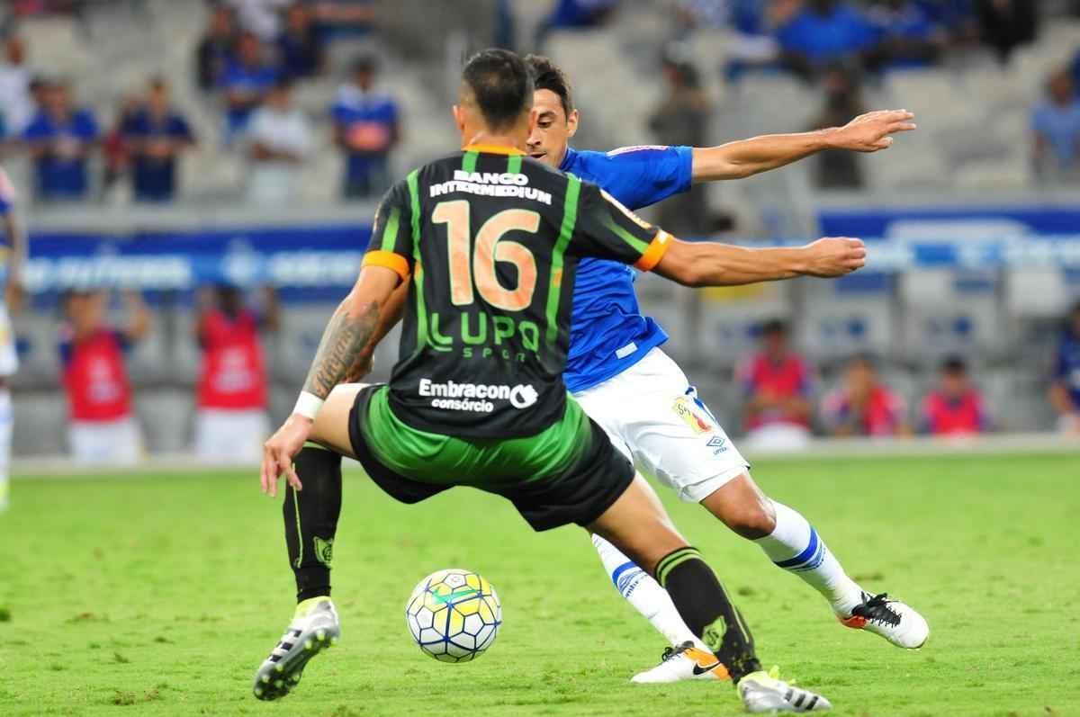 Imagens do segundo tempo do clssico entre Cruzeiro e Amrica, no Mineiro