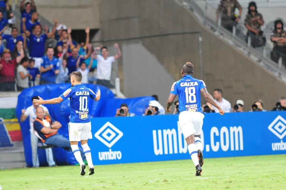 De Arrascaeta marcou o gol de empate do Cruzeiro no Mineiro