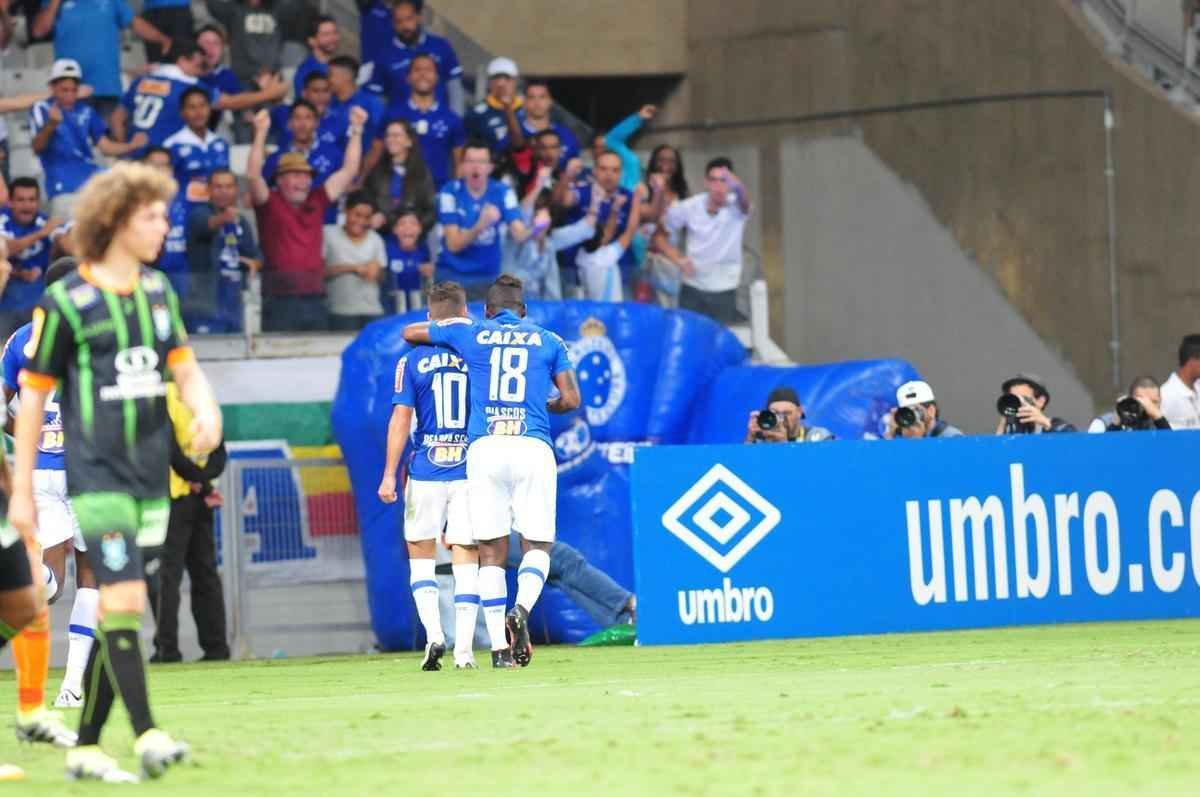 De Arrascaeta marcou o gol de empate do Cruzeiro no Mineiro