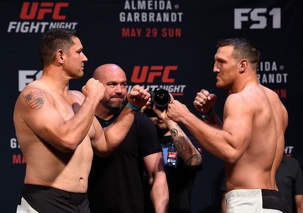 Pesagem oficial do UFC Fight Night 88 - Chris de la Rocha (110,2kg) x Adam Milstead (106,5kg)