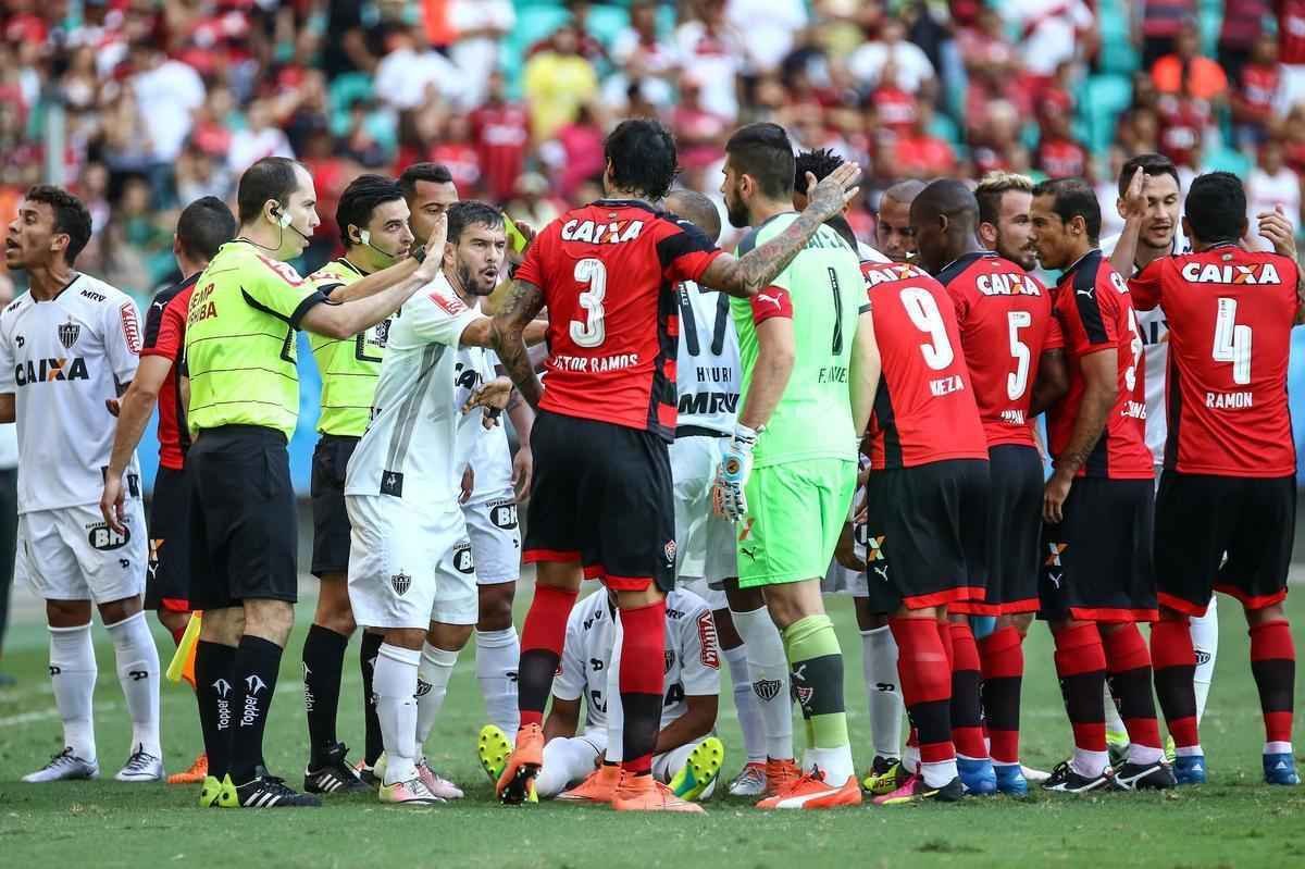 Imagens do jogo entre Vitria e Atltico, na Fonte Nova, pela 4 rodada do Campeonato Brasileiro