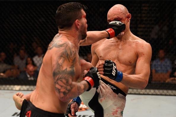 Vitor Miranda foi superado por Chris Camozzi por pontos e perdeu srie de vitrias no UFC