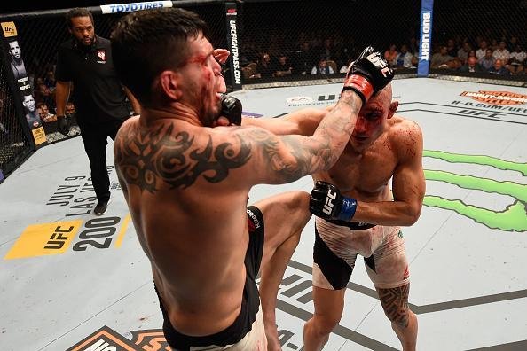 Vitor Miranda foi superado por Chris Camozzi por pontos e perdeu srie de vitrias no UFC