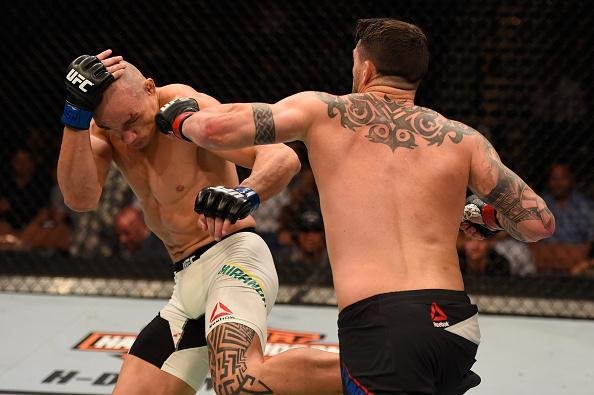 Vitor Miranda foi superado por Chris Camozzi por pontos e perdeu srie de vitrias no UFC