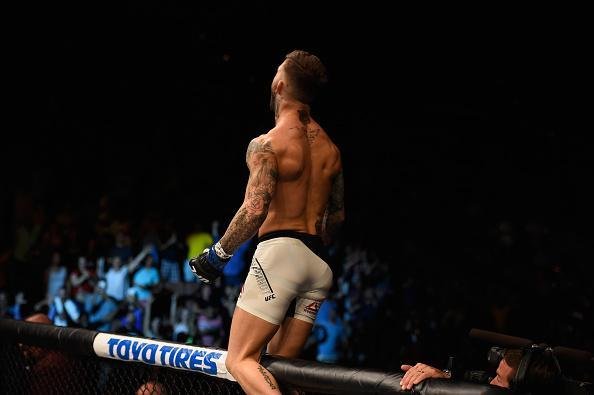 Na luta principal do UFC Fight Night 88, em Las Vegas,  Thomas Almeida foi nocauteado por Cody Garbrandt no primeiro round e perddeu invencibilidade na carreira