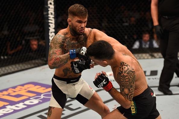 Na luta principal do UFC Fight Night 88, em Las Vegas,  Thomas Almeida foi nocauteado por Cody Garbrandt no primeiro round e perddeu invencibilidade na carreira