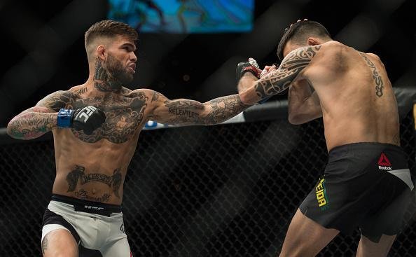 Na luta principal do UFC Fight Night 88, em Las Vegas,  Thomas Almeida foi nocauteado por Cody Garbrandt no primeiro round e perddeu invencibilidade na carreira
