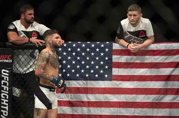 Na luta principal do UFC Fight Night 88, em Las Vegas,  Thomas Almeida foi nocauteado por Cody Garbrandt no primeiro round e perddeu invencibilidade na carreira