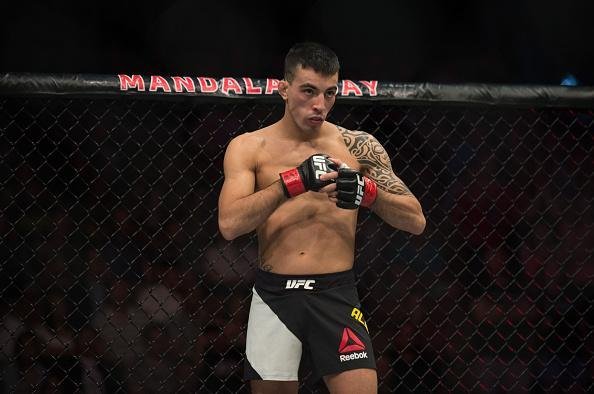 Na luta principal do UFC Fight Night 88, em Las Vegas,  Thomas Almeida foi nocauteado por Cody Garbrandt no primeiro round e perddeu invencibilidade na carreira