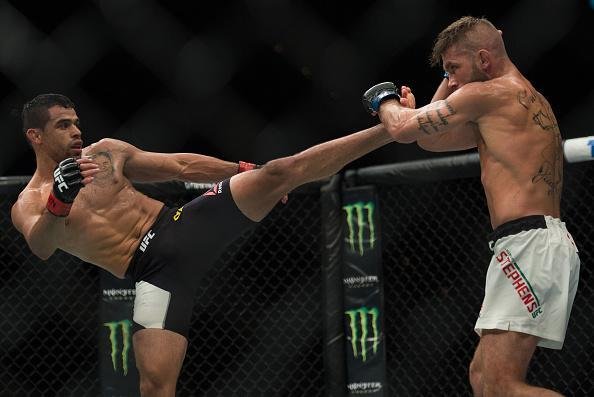 Ex-campeo dos galos, Renan Baro teve estreia frustrante no peso pena: derrota por deciso unnime para Jeremy Stephens