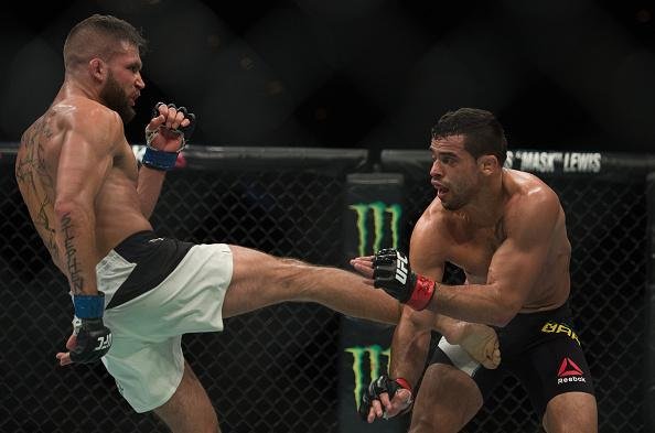 Ex-campeo dos galos, Renan Baro teve estreia frustrante no peso pena: derrota por deciso unnime para Jeremy Stephens