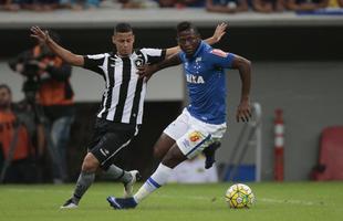 Imagens do jogo entre Botafogo e Cruzeiro no Man Garrincha