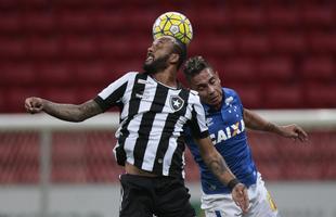 Imagens do jogo entre Botafogo e Cruzeiro no Man Garrincha