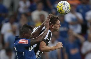 Imagens do jogo entre Botafogo e Cruzeiro no Man Garrincha