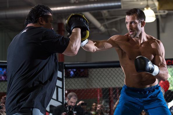 Treino aberto do UFC 199 em Torrance, Califrnia - Luke Rockhold afia a trocao