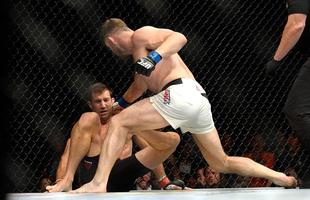 Considerado azaro na luta principal do UFC 199, em Los Angeles, Michael Bisping surpreende Luke Rockhold e conquista o cinturo do peso mdio, com nocaute arrasador no primeiro round 