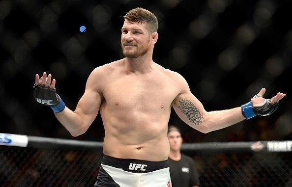 Considerado azaro na luta principal do UFC 199, em Los Angeles, Michael Bisping surpreende Luke Rockhold e conquista o cinturo do peso mdio, com nocaute arrasador no primeiro round 