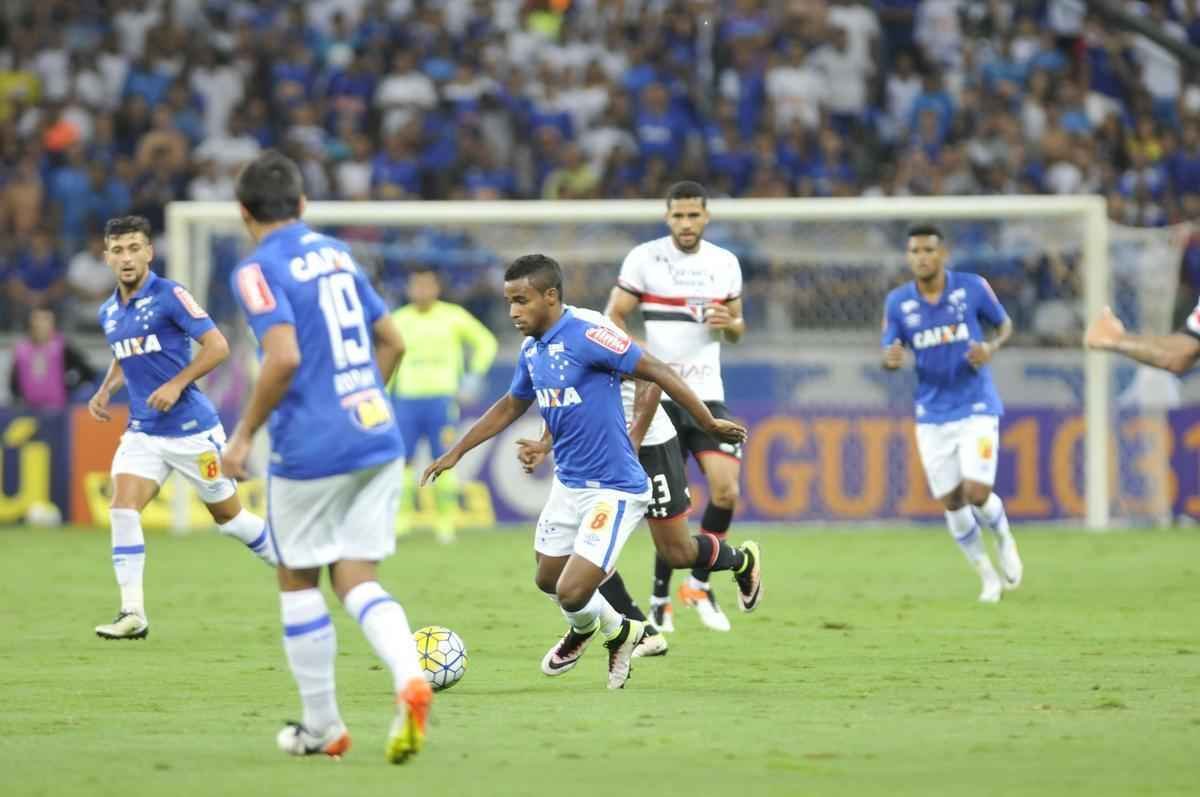 Imagens do jogo entre Cruzeiro e So Paulo, no Mineiro, pela sexta rodada do Campeonato Brasileiro
