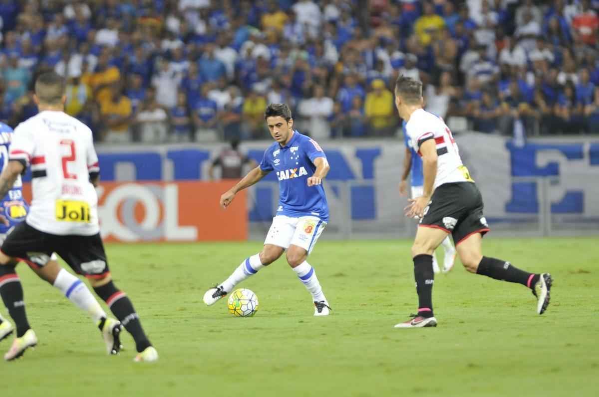 Imagens do jogo entre Cruzeiro e So Paulo, no Mineiro, pela sexta rodada do Campeonato Brasileiro