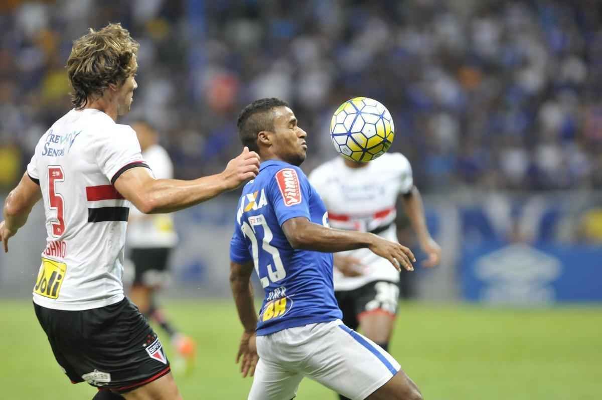 Imagens do jogo entre Cruzeiro e So Paulo, no Mineiro, pela sexta rodada do Campeonato Brasileiro