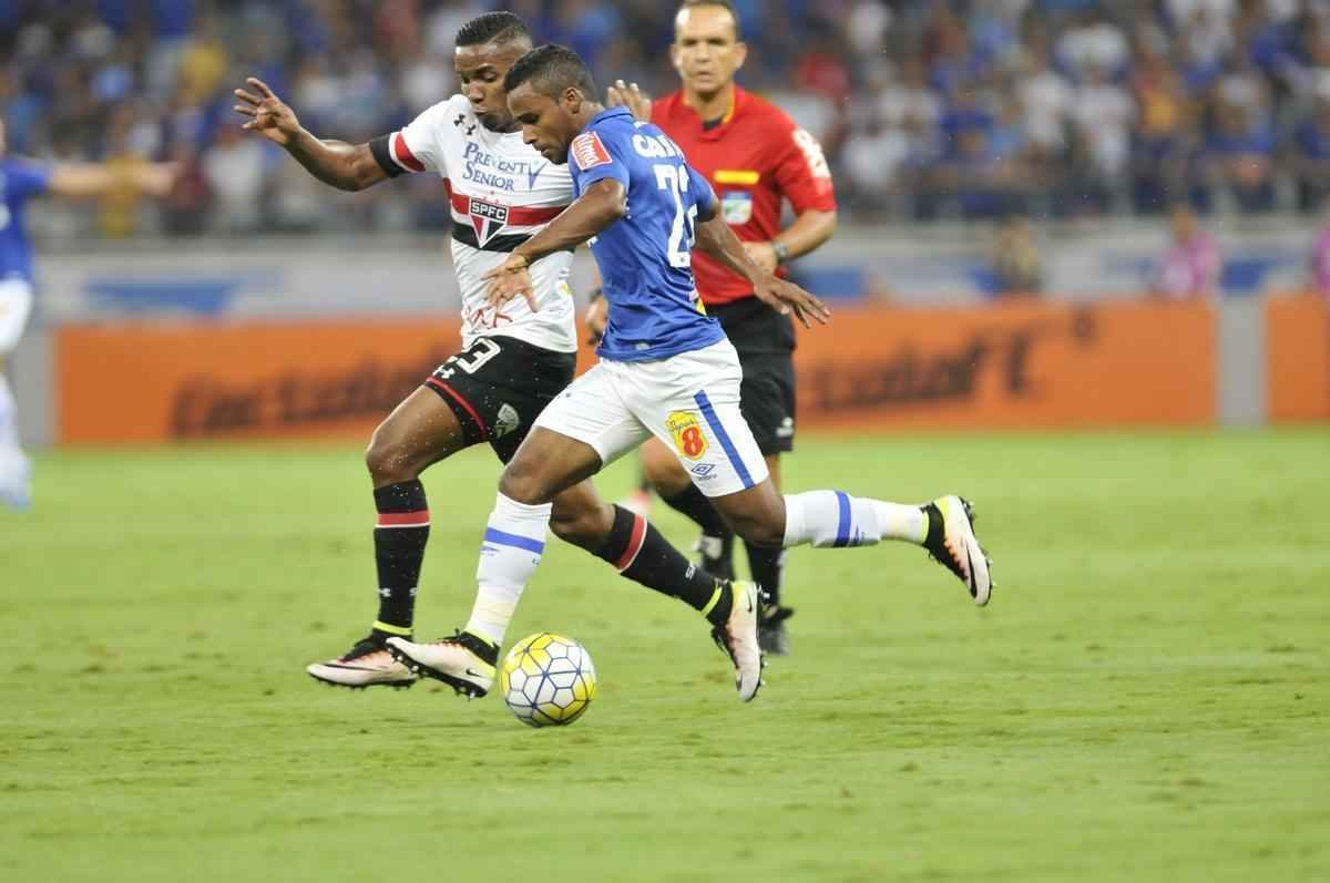 Imagens do jogo entre Cruzeiro e So Paulo, no Mineiro, pela sexta rodada do Campeonato Brasileiro