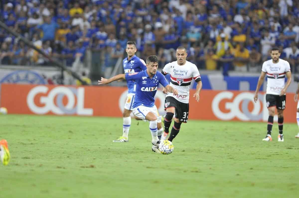 Imagens do jogo entre Cruzeiro e So Paulo, no Mineiro, pela sexta rodada do Campeonato Brasileiro