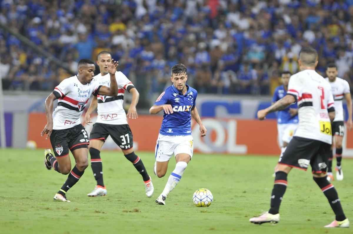 Imagens do jogo entre Cruzeiro e So Paulo, no Mineiro, pela sexta rodada do Campeonato Brasileiro