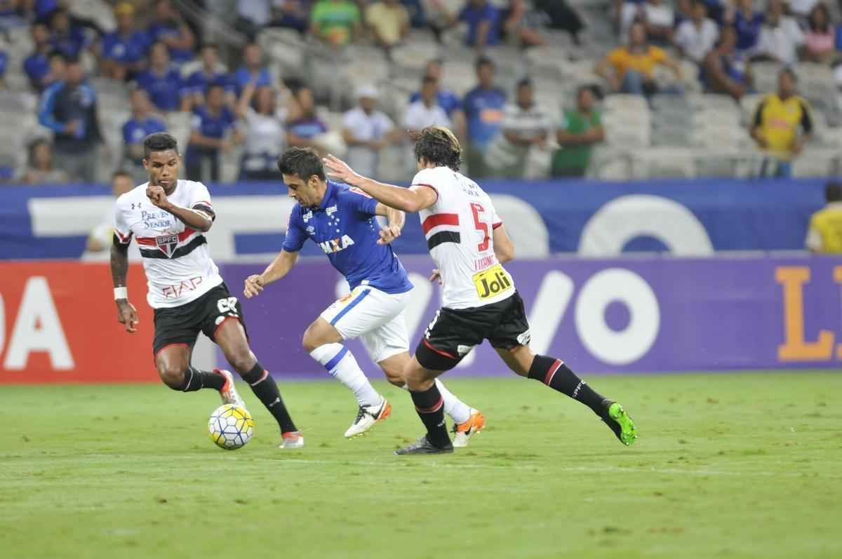 Imagens do jogo entre Cruzeiro e So Paulo, no Mineiro, pela sexta rodada do Campeonato Brasileiro