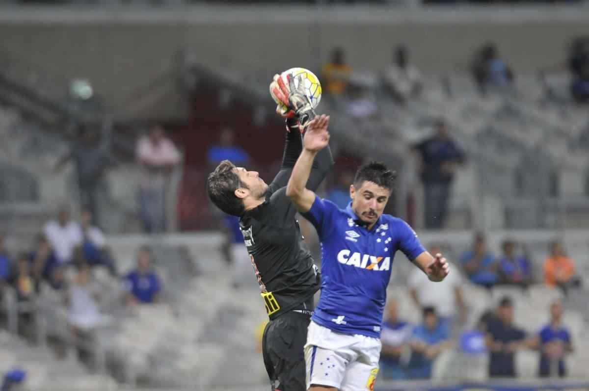 Imagens do jogo entre Cruzeiro e So Paulo, no Mineiro, pela sexta rodada do Campeonato Brasileiro