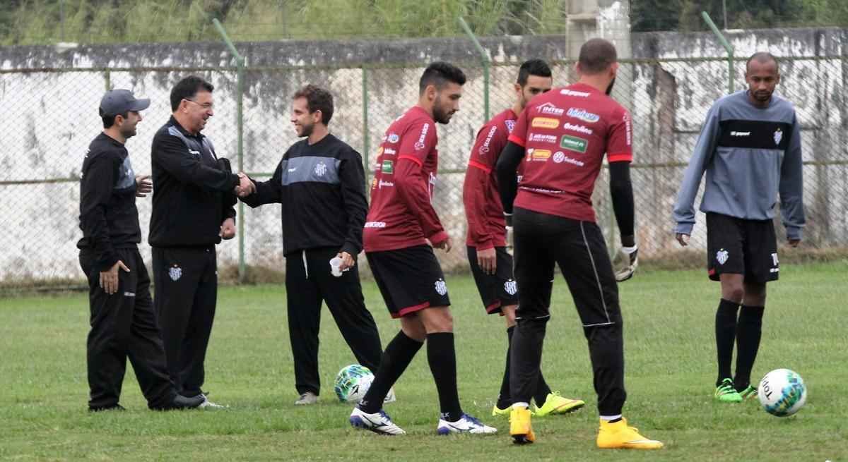 Estevam Soares foi apresentado e j comandou o primeiro treino no Tupi