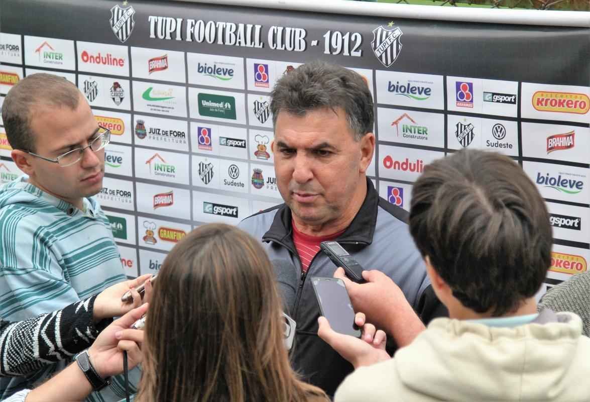 Estevam Soares foi apresentado e j comandou o primeiro treino no Tupi
