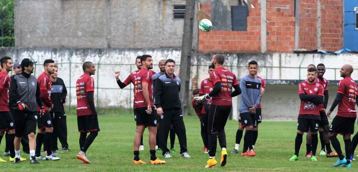 Estevam Soares foi apresentado e j comandou o primeiro treino no Tupi
