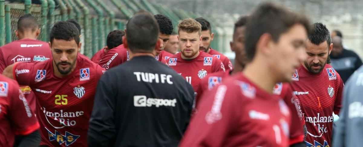 Estevam Soares foi apresentado e j comandou o primeiro treino no Tupi