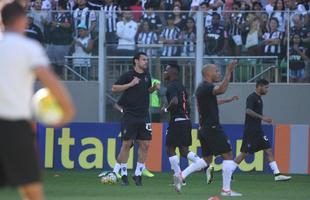 Atacante Fred durante o aquecimento para o clssico contra o Cruzeiro, no Independncia