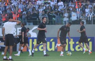 Atacante Fred durante o aquecimento para o clssico contra o Cruzeiro, no Independncia