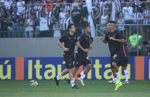 Atacante Fred durante o aquecimento para o clssico contra o Cruzeiro, no Independncia