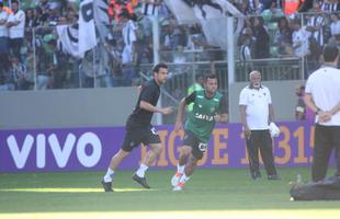 Atacante Fred durante o aquecimento para o clssico contra o Cruzeiro, no Independncia