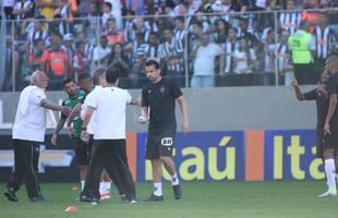 Atacante Fred durante o aquecimento para o clssico contra o Cruzeiro, no Independncia