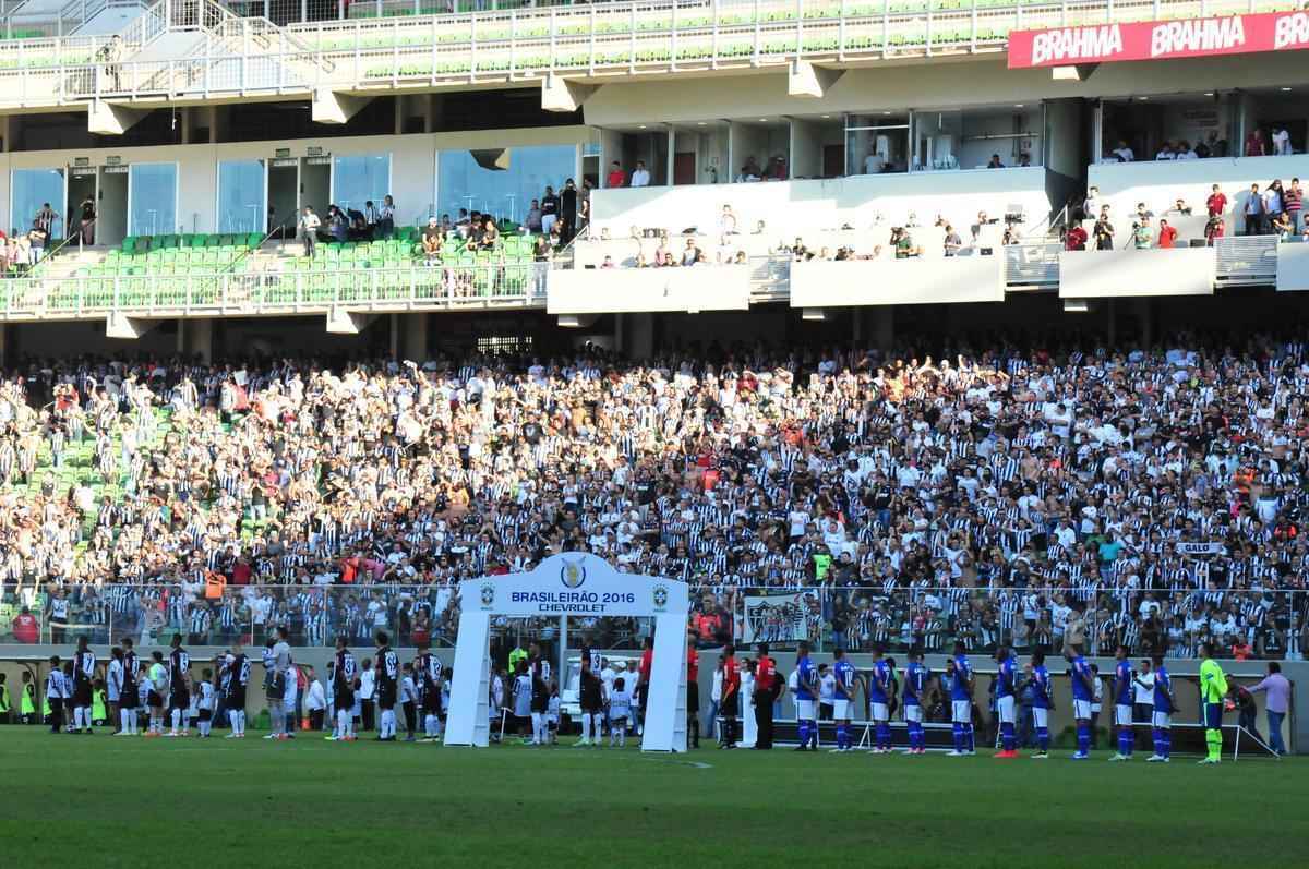 Entrada dos times em campo e execuo do Hino Nacional Brasileiro no Independncia
