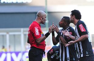 Imagens do primeiro tempo do clssico entre Atltico e Cruzeiro no Independncia pelo Brasileiro