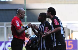 Imagens do primeiro tempo do clssico entre Atltico e Cruzeiro no Independncia pelo Brasileiro